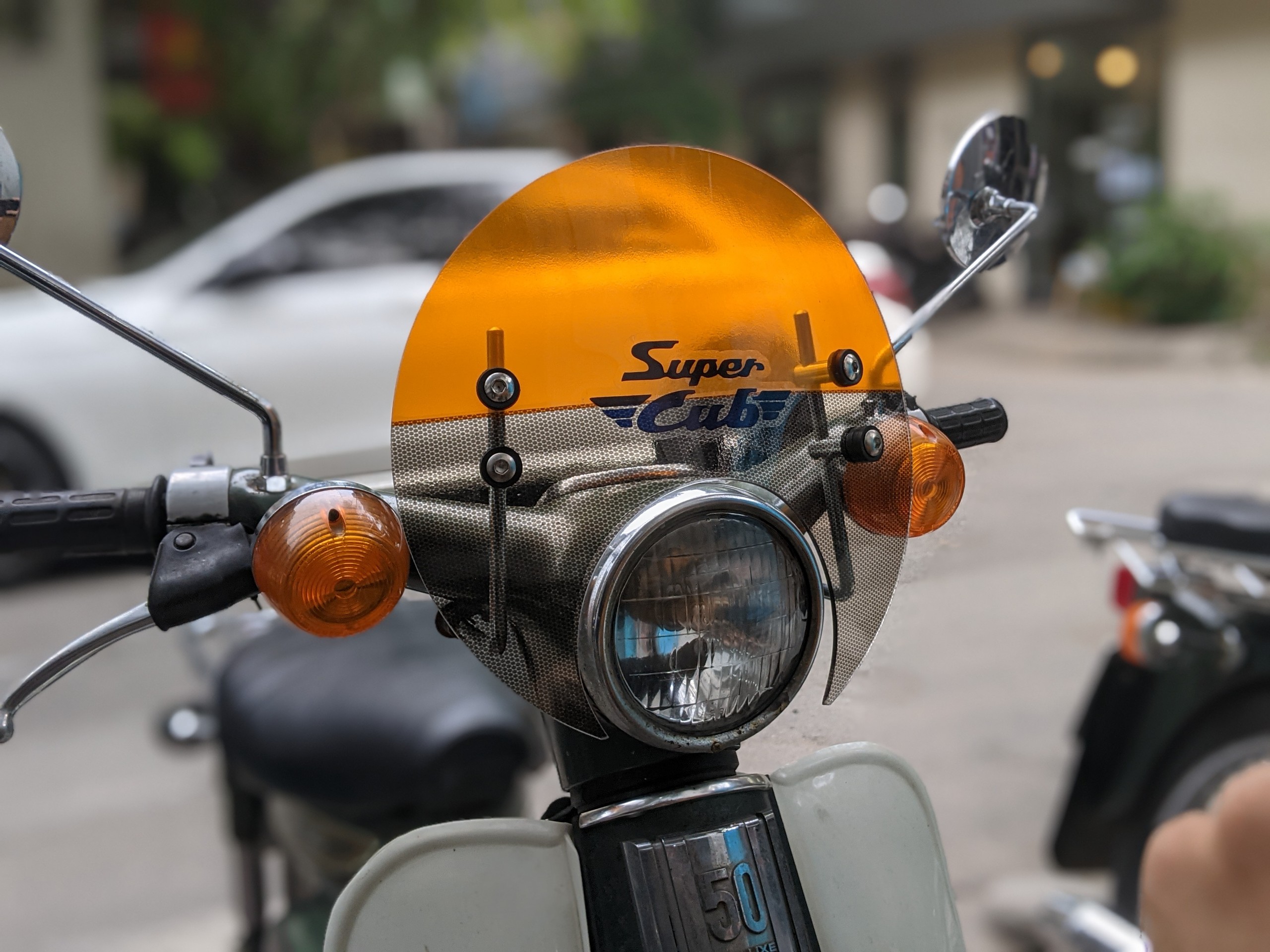 Kính chắn gió xe cub đèn tròn Moony Fairing 2021