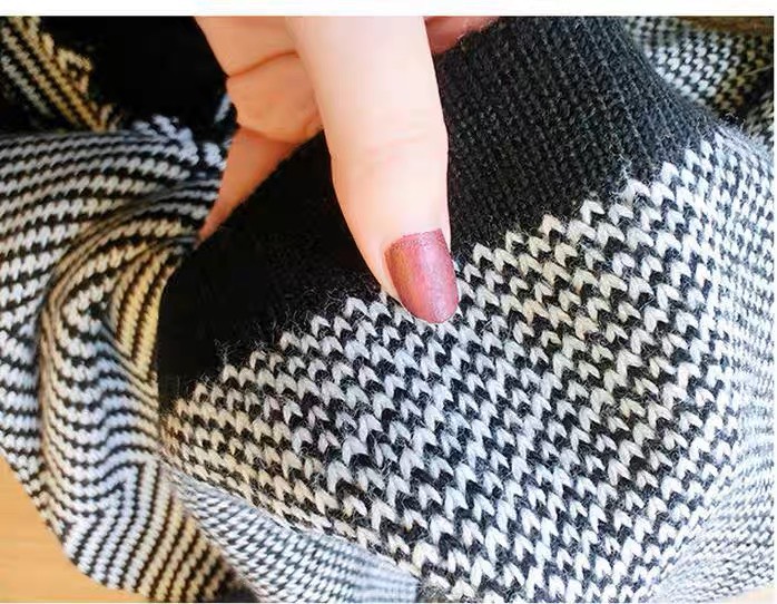 Áo Choàng Thổ Cẩm Mã 11