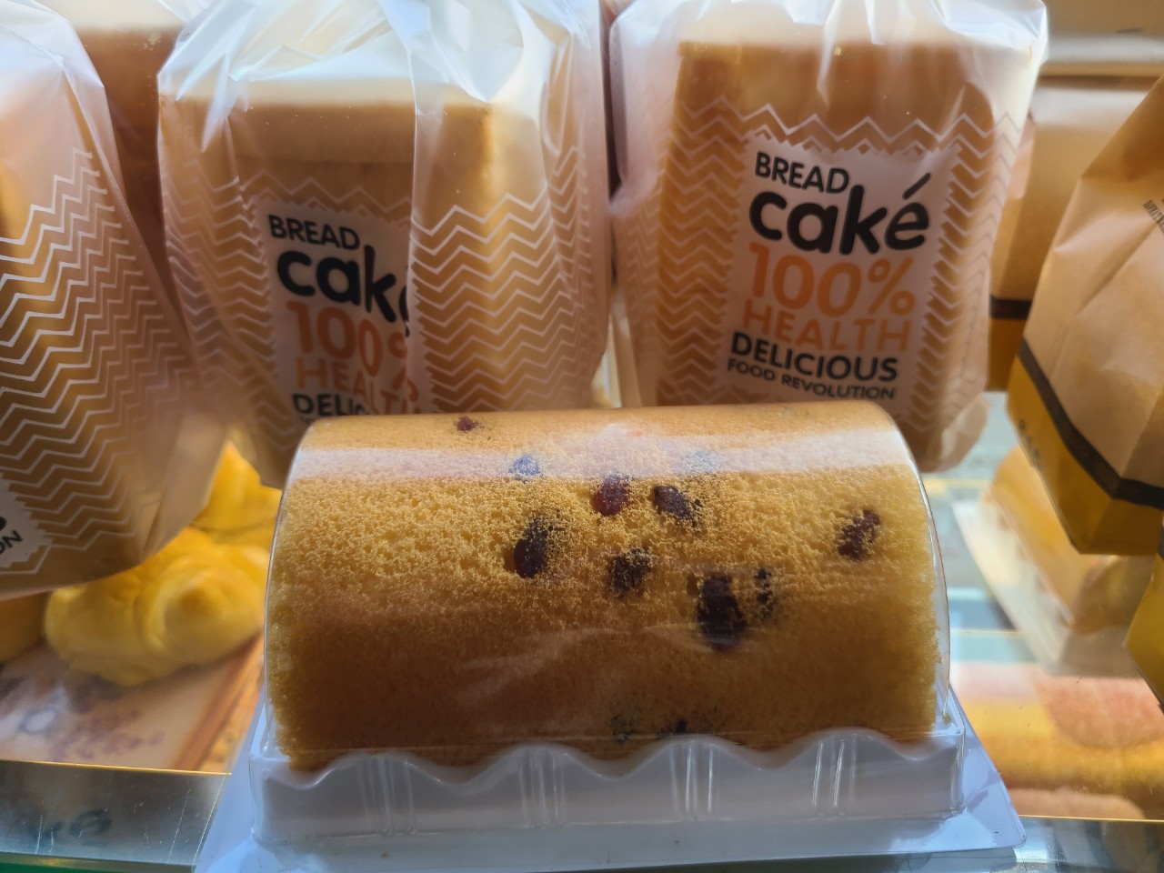 Bánh bông lan cuộn chà bông sốt bơ