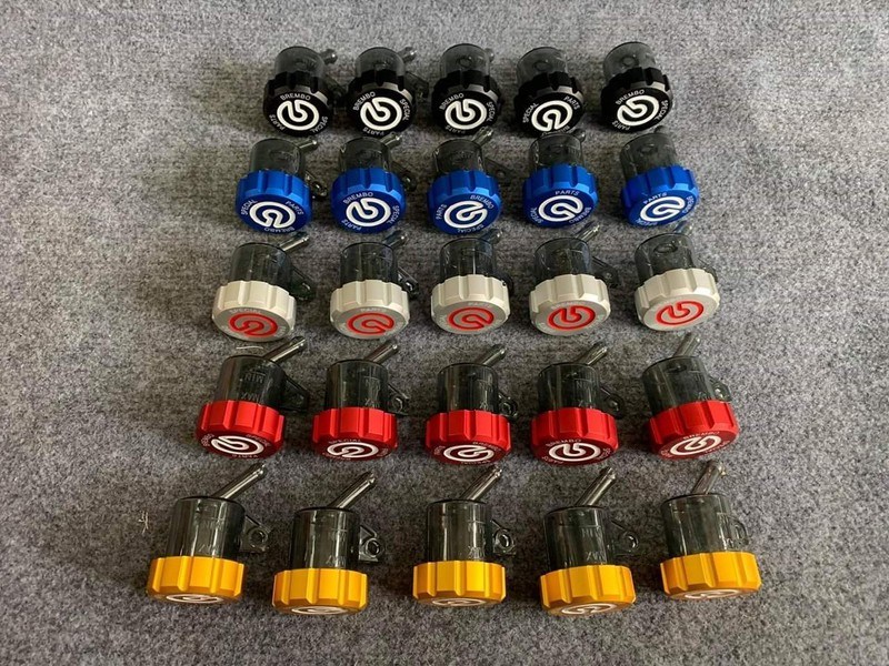 Bình dầu trong suốt màu xám khói nắp nhôm logo Brembô,thấy dầu dễ dàng hàng cực đẹp . DoChoiXeMay 4.8