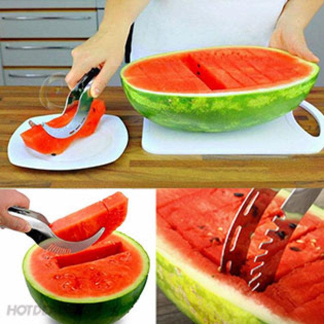Dụng cụ cắt dưa hấu siêu tốc tiện dụng