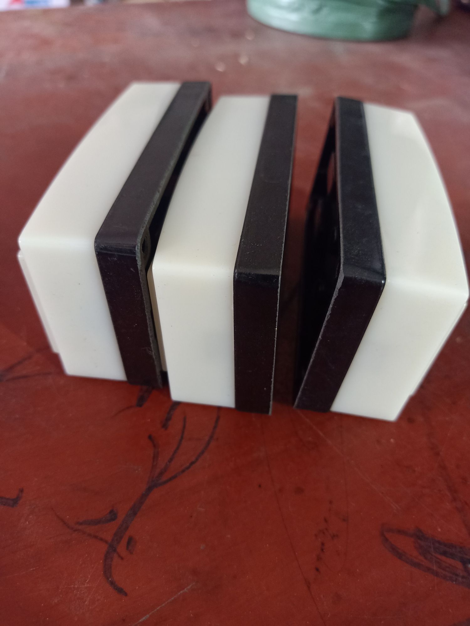 Ổ cắm 3 Ominsu có đế Metal Tools