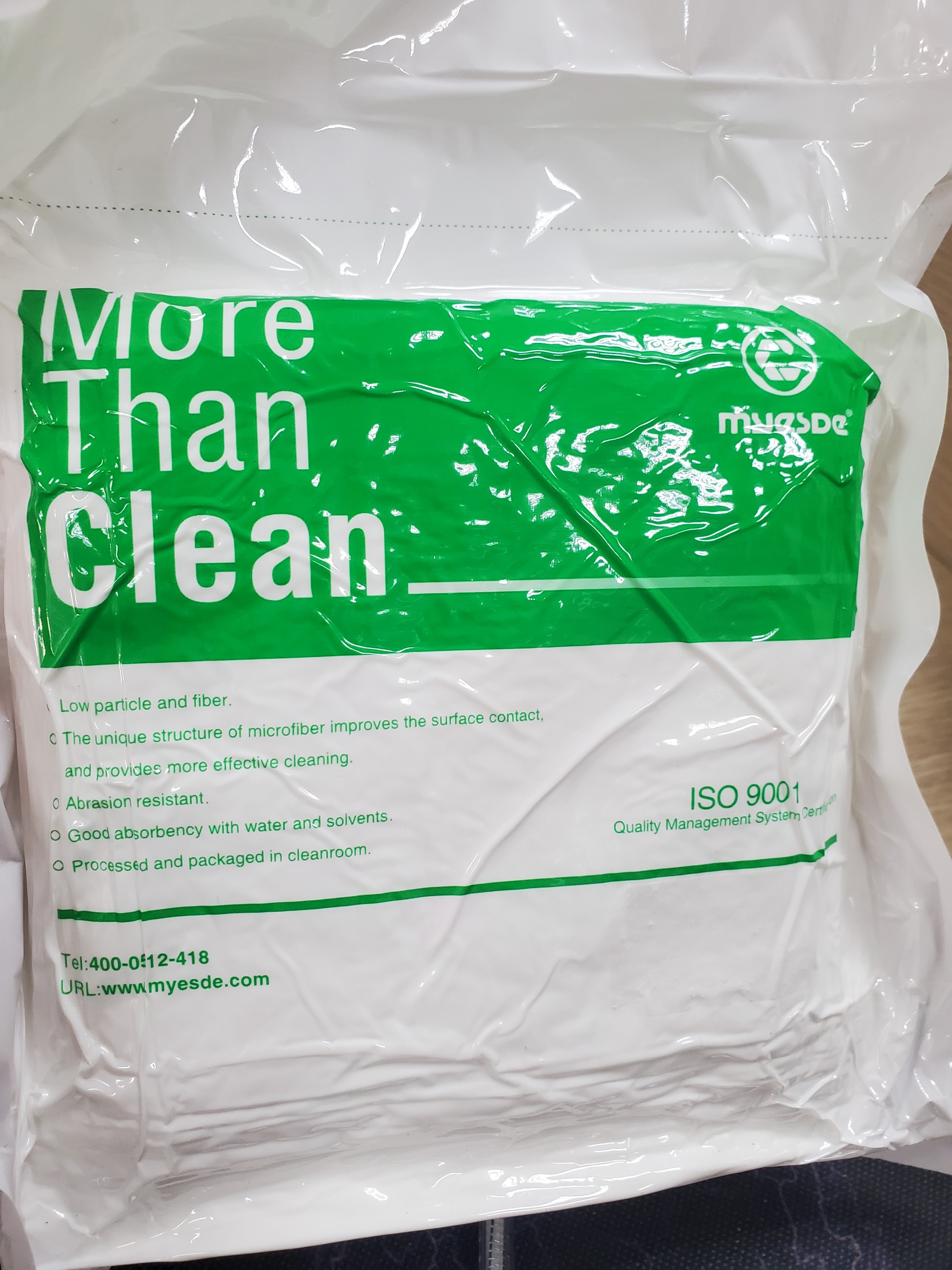 Khăn lau phòng sạch chống tĩnh điện , chống trầy xước , sạch bụi -cleanroom wiper 1 túi 100 tờ 15x15cm