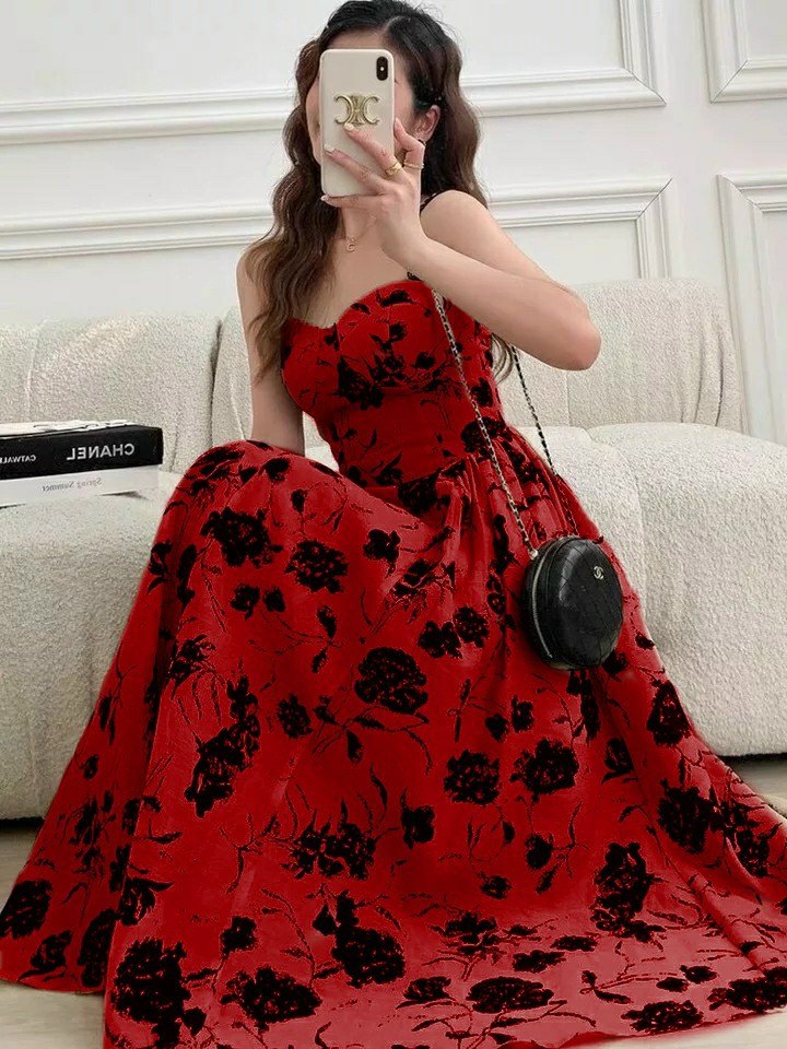 đầm cúp ngực có mút , có vòng cổ