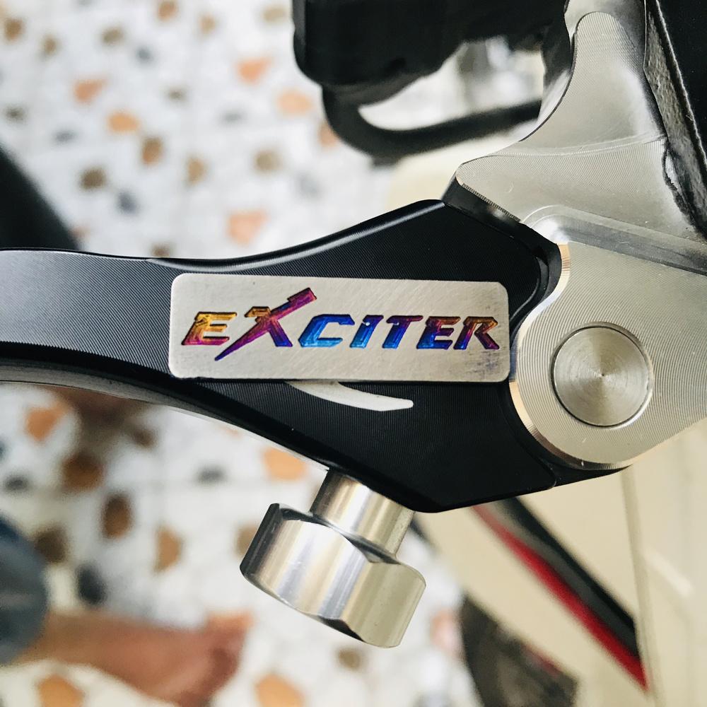 Tem dán xe máy, tem titan dán xe máy chữ exciter mini siêu dễ thương