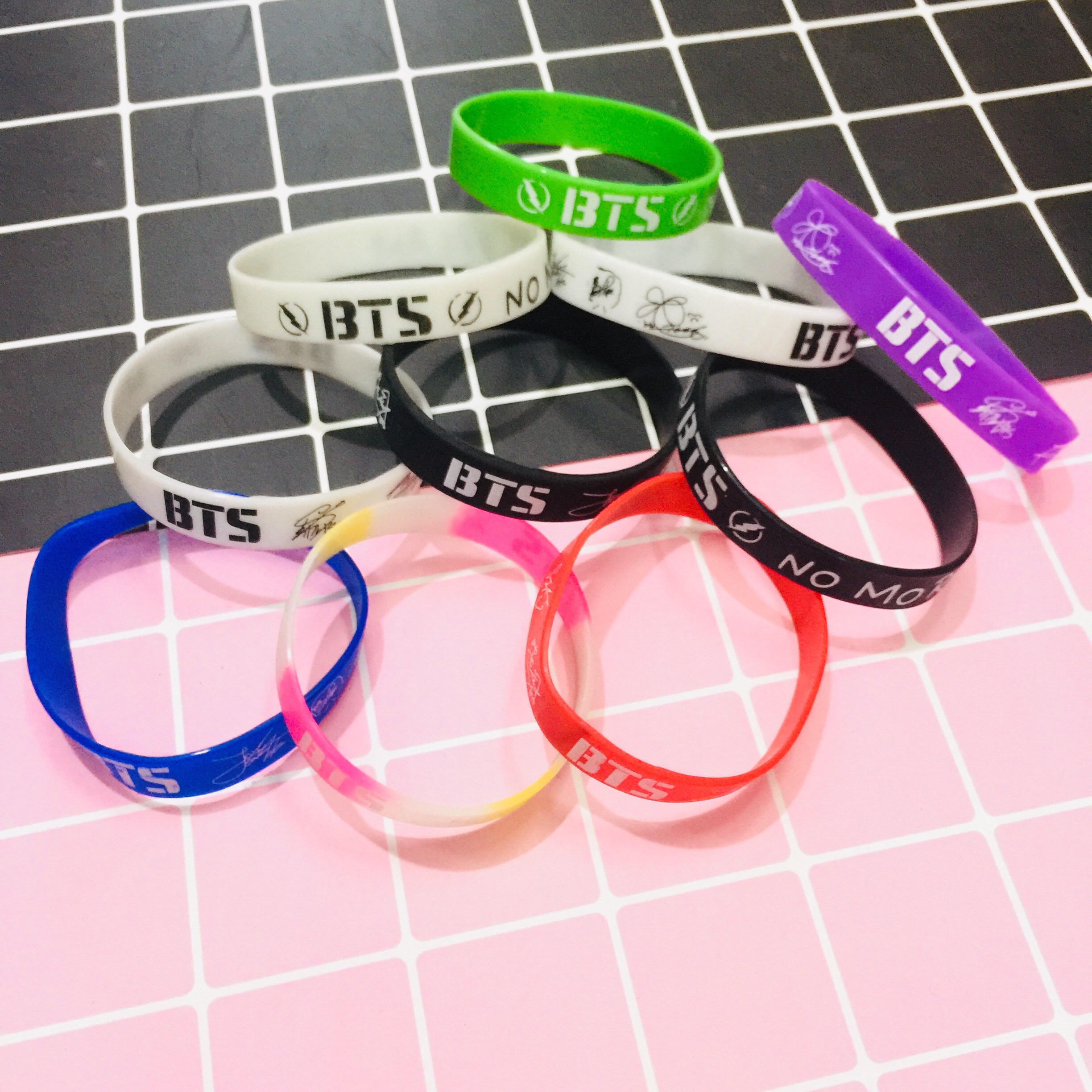 VÒNG TAY KPOP BTS 1-5 CÁI. LẮC TAY CAO SU BTS KPOP