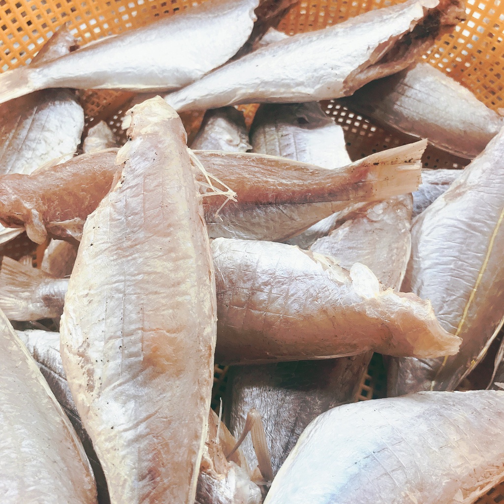 400gr Cá đổng khô. Khô cá đổng Nha Trang ,cá đổng dày thịt , hàng mới về mỗi ngày , chất lượng tuyệt vời , đảm bảo vệ sinh , được hút chân không rất kỹ khi giao cho khách hàng