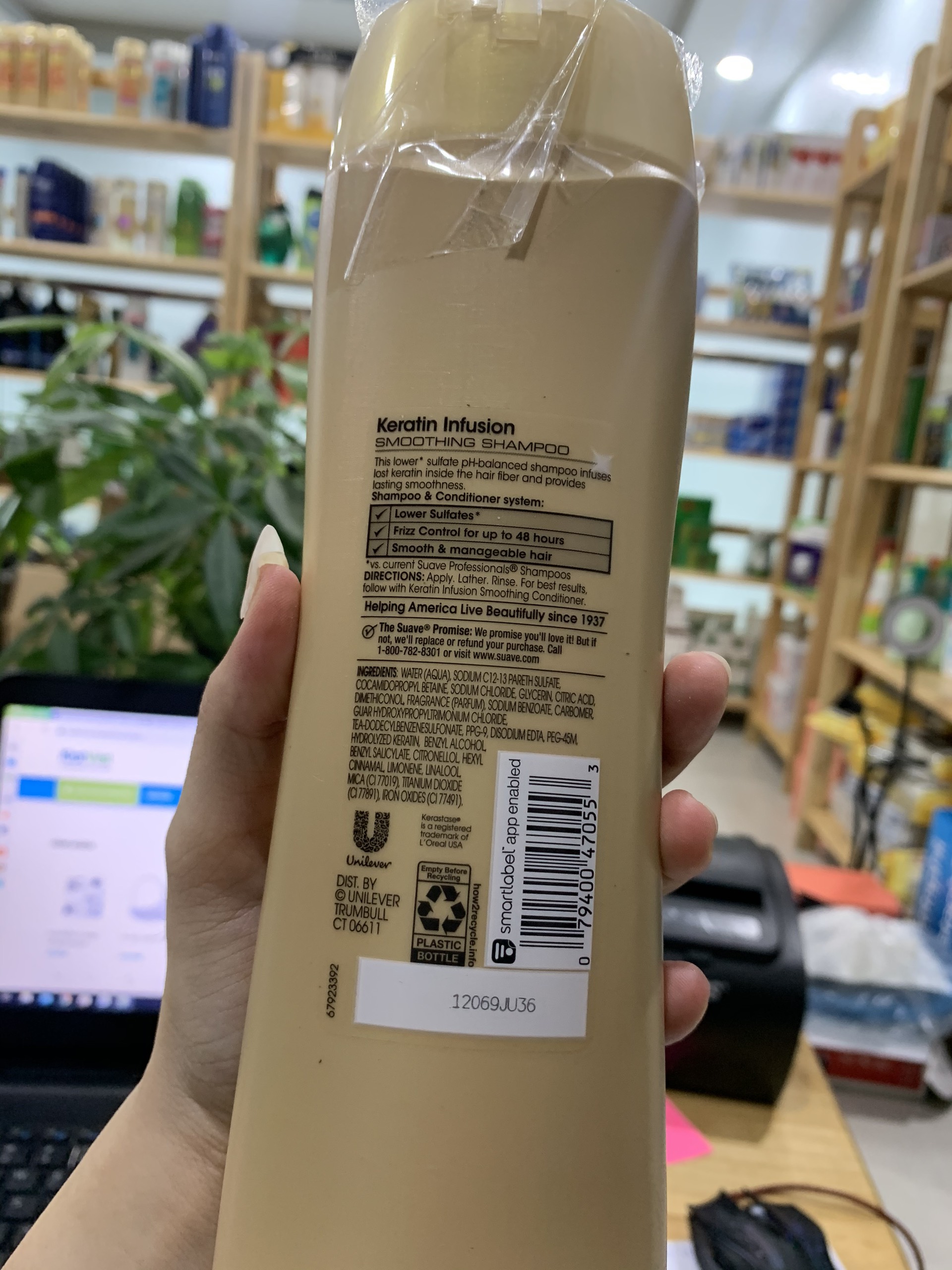 Dầu gội Suave Professionals Keratin Infusion.Smoothing Shampoo 443ml