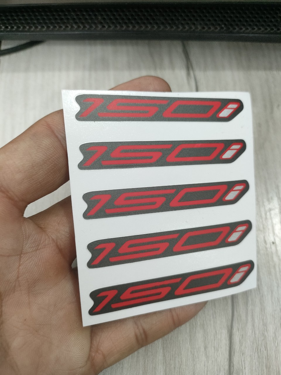 TEM SỐ 150I MÀU ĐỎ . ĐEN ( GIÁ 1 CẶP )