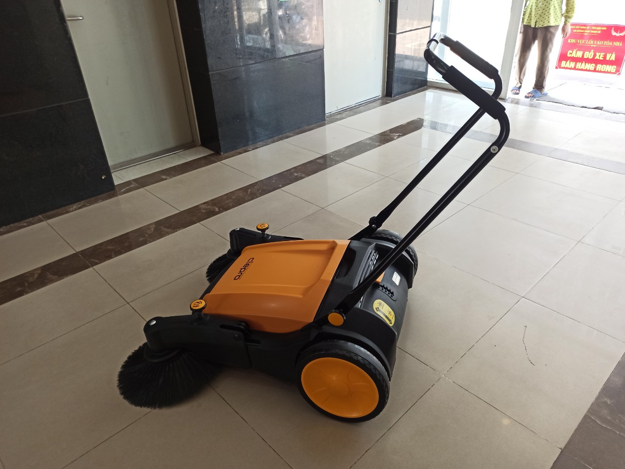 Máy dọn vệ sinh siêu nhanh đẩy tay clepro 103/2