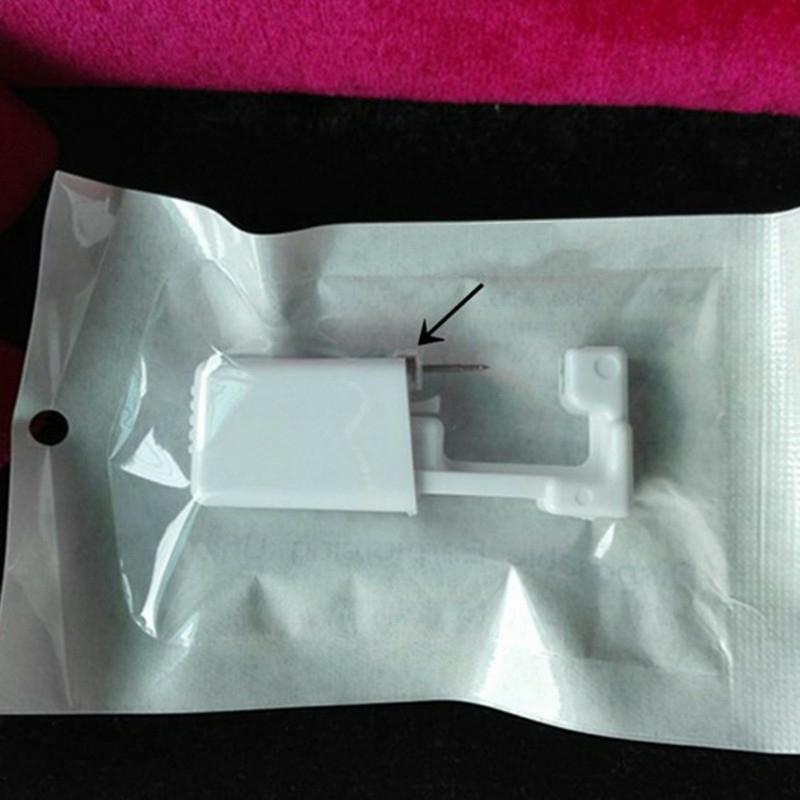 Dụng cụ xỏ lỗ tai