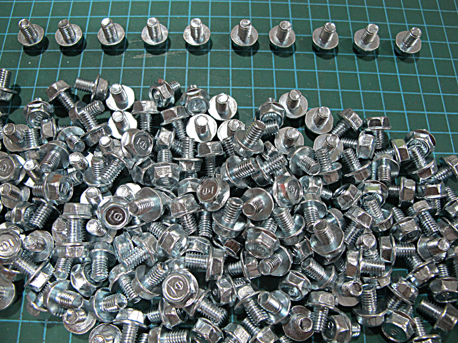 10 Con BuLon Long Đền M6 x 8MM Răng Thuận