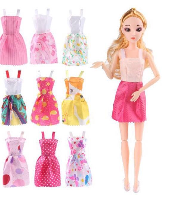 Búp bê và 9 đầm