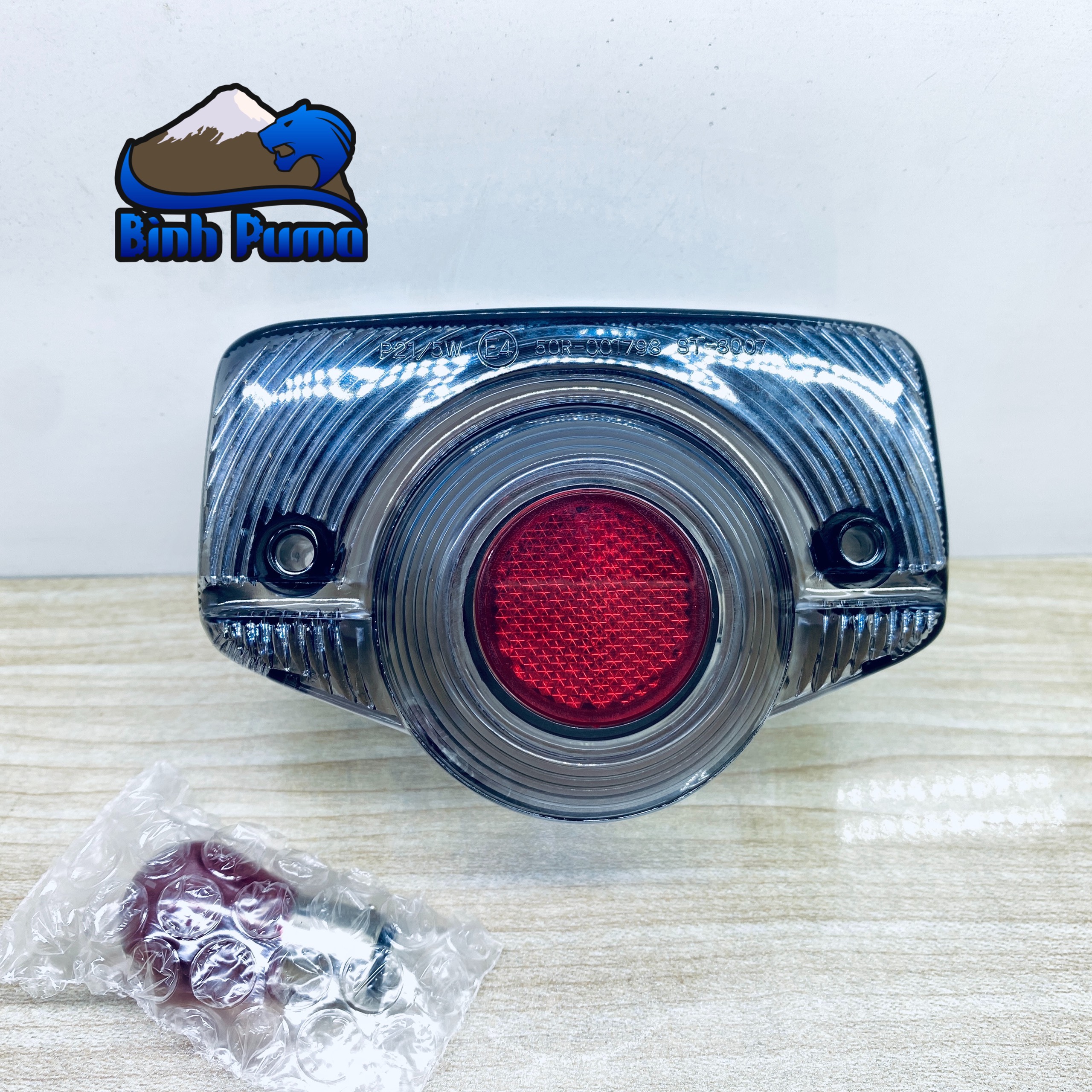 Chụp đèn sau MADMAX màu khói