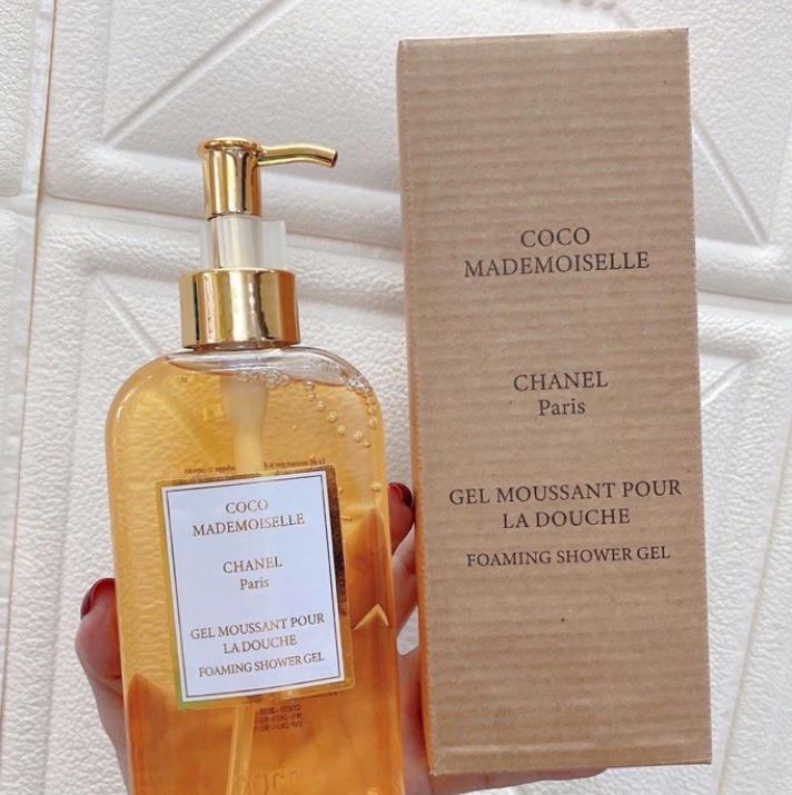 Sữa tắm hương nước hoa coco Mademoiselle 400ml Sữa tắm hương nước hoa coco Mademoiselle 400ml