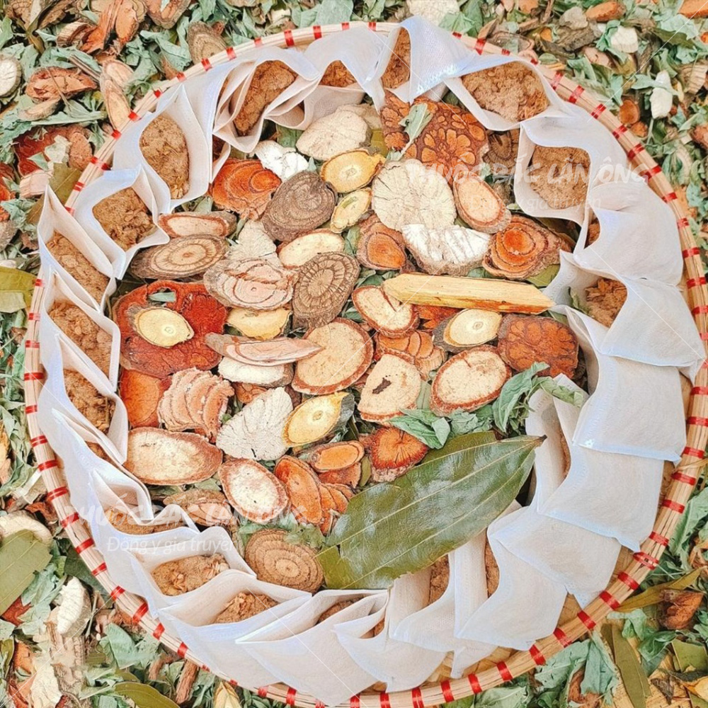 Lá tắm Dao Đỏ (Thảo dược xông tắm sau sinh)