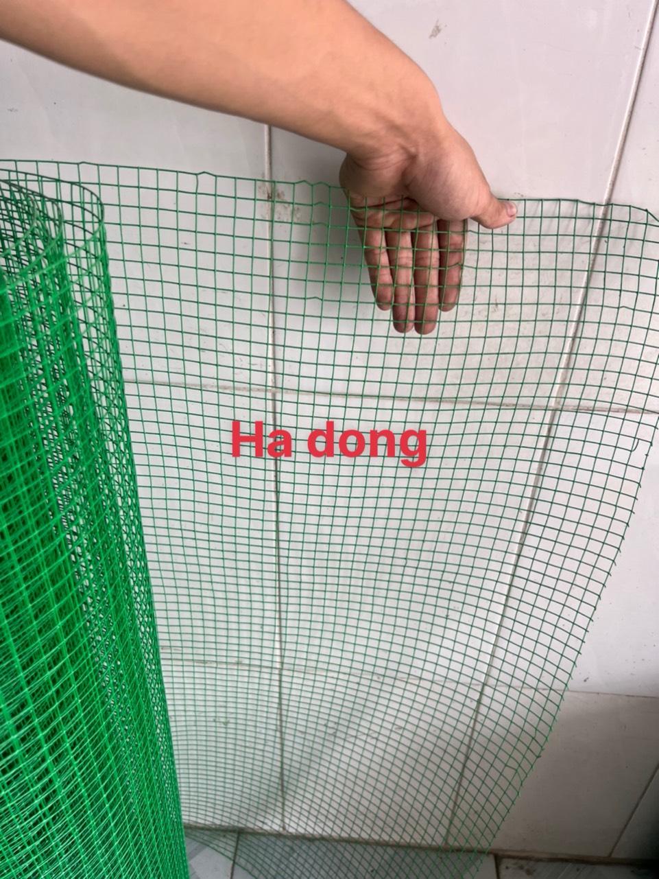 ( Khổ cao 1m2 ) Lưới sắt bọc nhựa mắt lưới màu xanh ( ô vuông rộng 1.2cm )