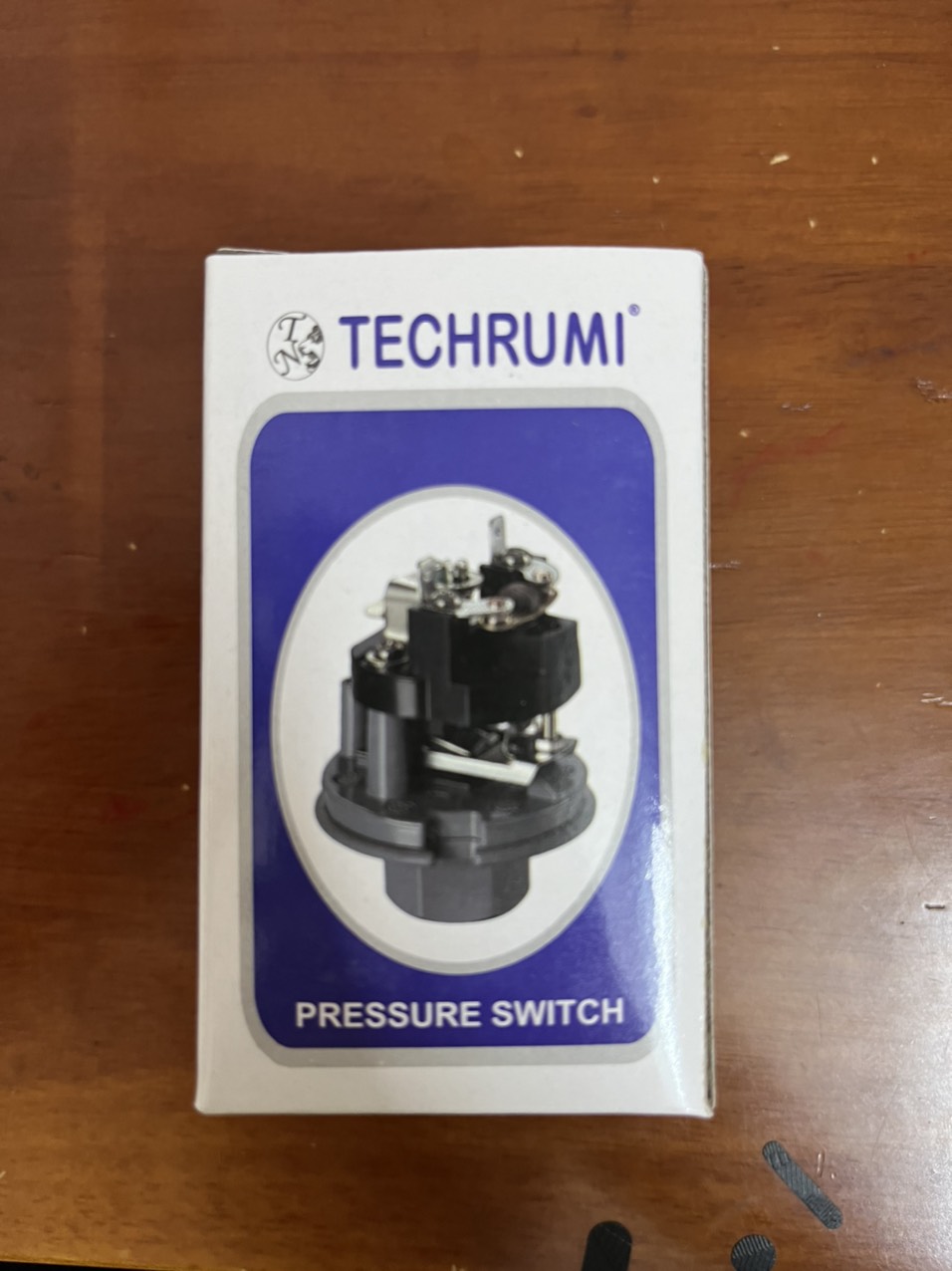Rơ Le Máy Bơm Tăng Áp Hiệu Techrumi ( Ren trong 17mm )