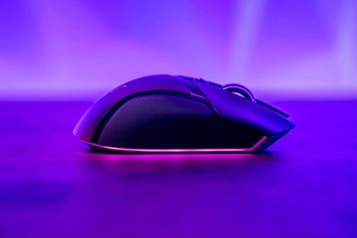 Chuột Razer Basilisk V3 Pro + Mouse Dock Pro | Hàng chính hãng