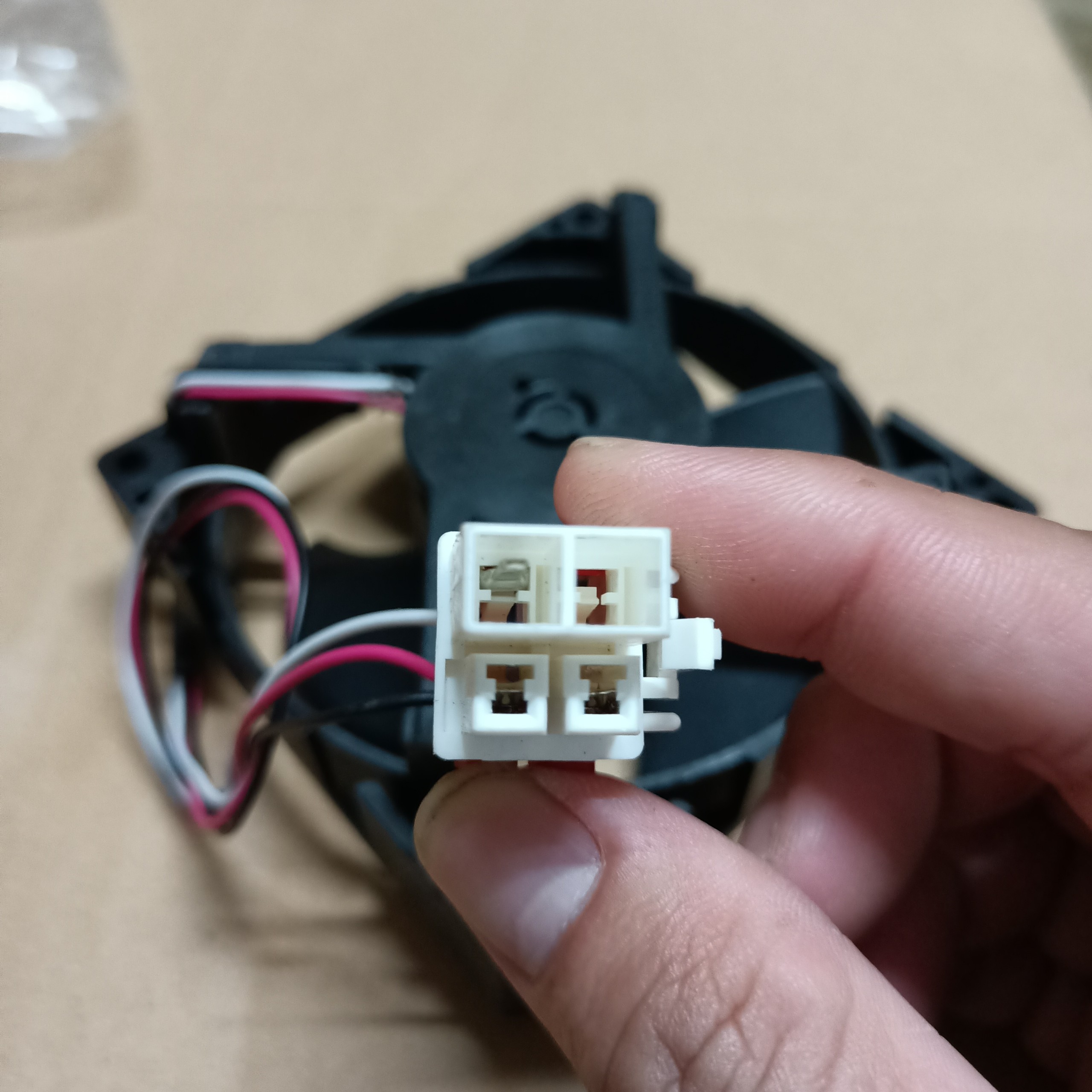 Quạt tủ lạnh DC 12v-3 dây- 3 cánh 9x9cm ( Dùng cho tủ lạnh)
