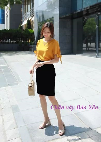 Chân váy bút chì màu đen basic xẻ sau