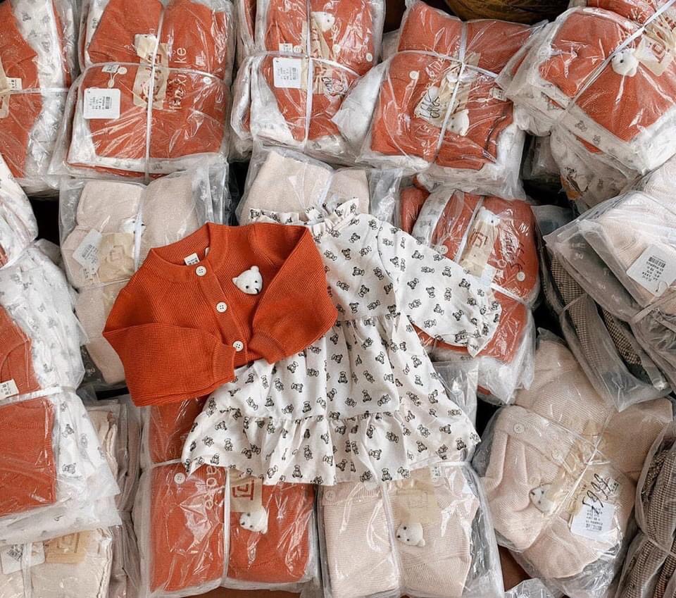 Set váy nhung mềm + áo khoác len cho bé