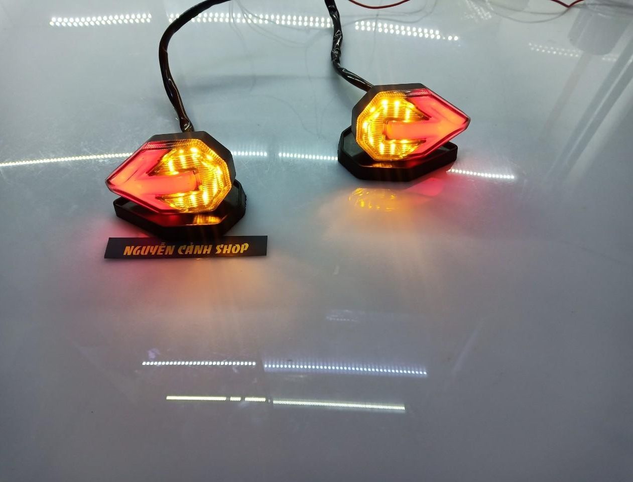 Đèn xi nhan kiểu mủi tên cho xe máy 1 cặp
