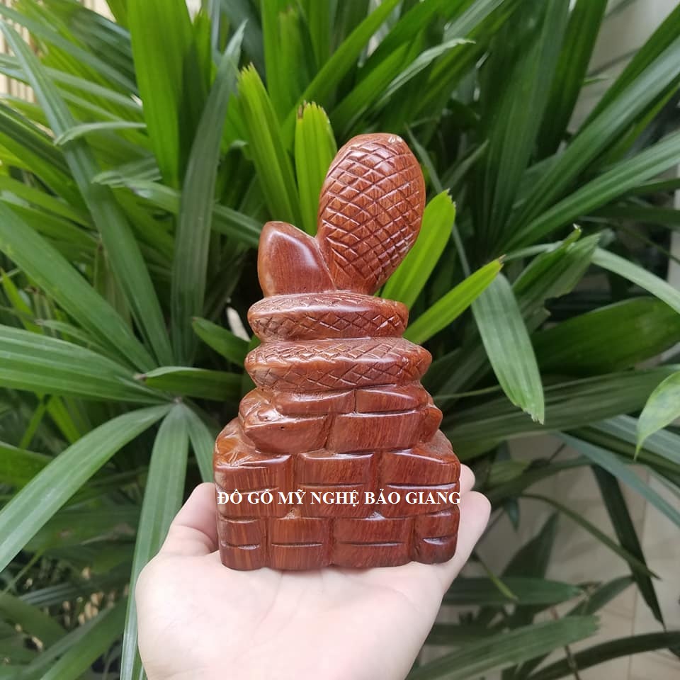 Tượng con rắn gỗ hương