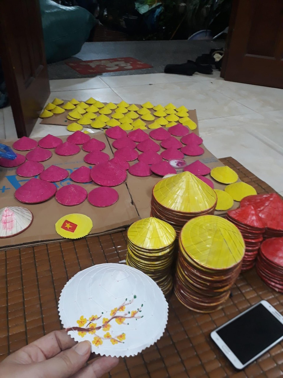 Nón vẽ đen trắng , nón lá vẽ , Nón lá trang trí