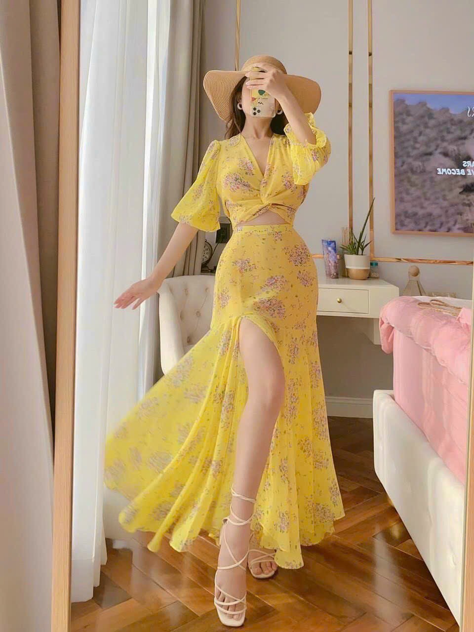 Maxi cổ tim chéo ngực xẻ tà họa tiết hoa có lót