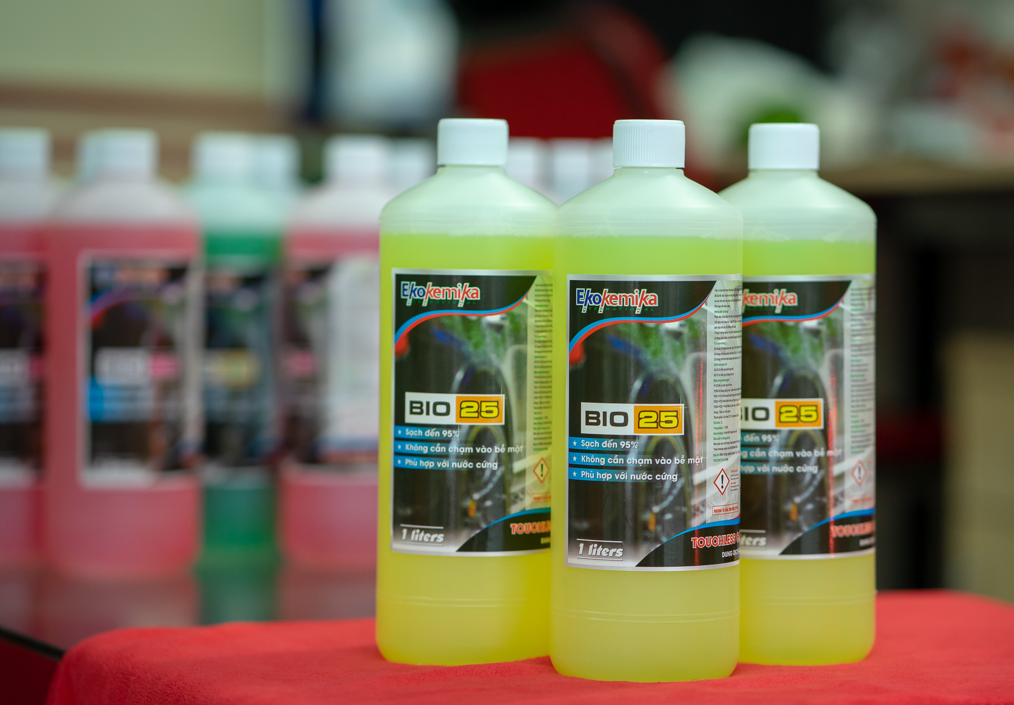 Dung dịch rửa xe không chạm Ekokemika Bio25-1L