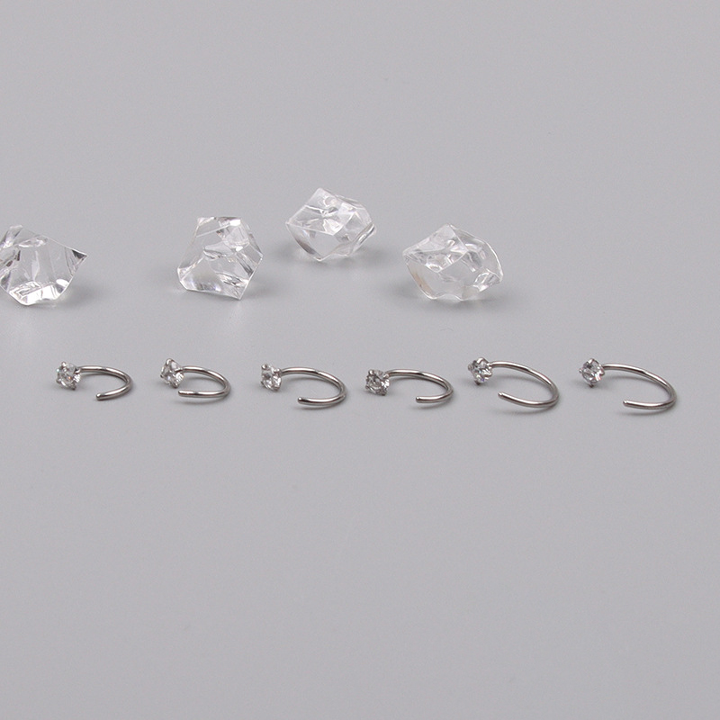 1 chiếc khoen tai zircon theo size