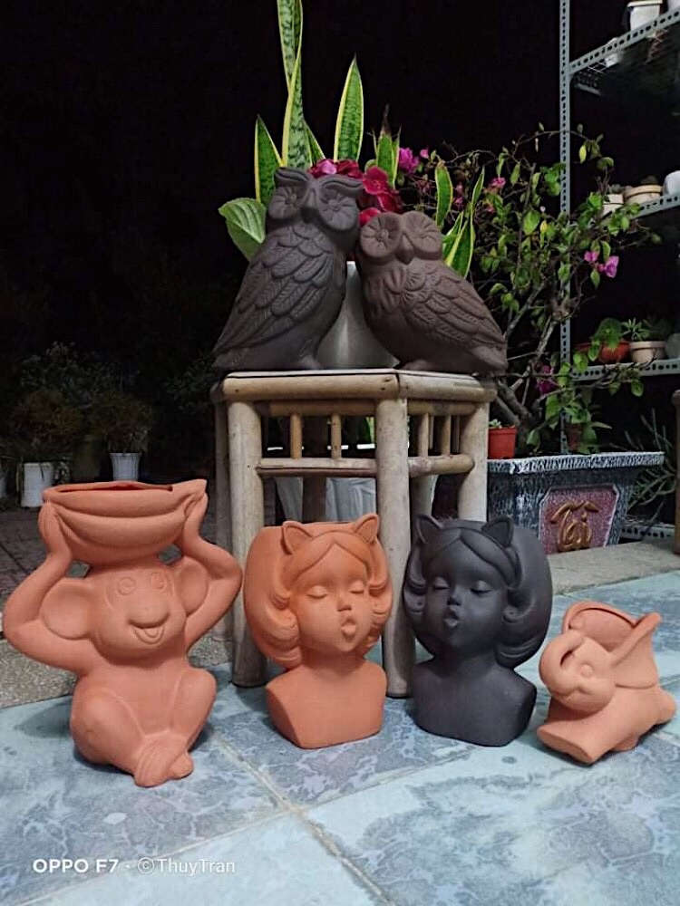 Chậu đất nung cô gái (đỏ)