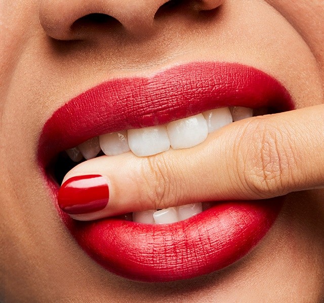 MAC Matte Lipstick 3g Màu Ruby Woo Đỏ Thuần