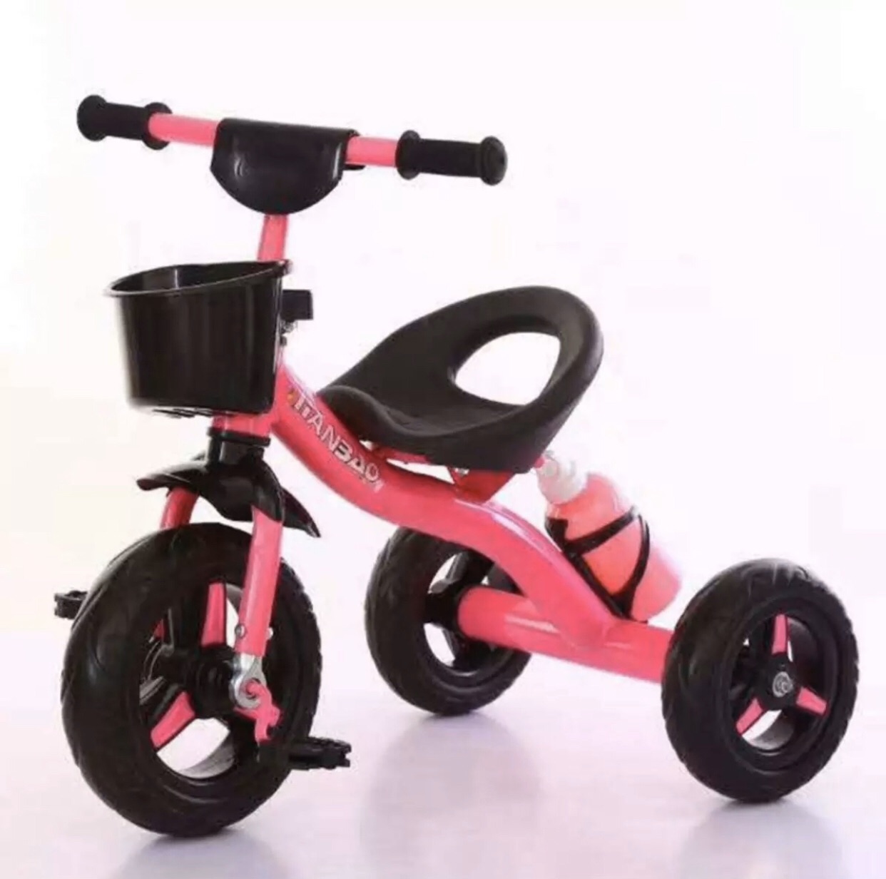 Xe đạp 3 bánh có bình nước