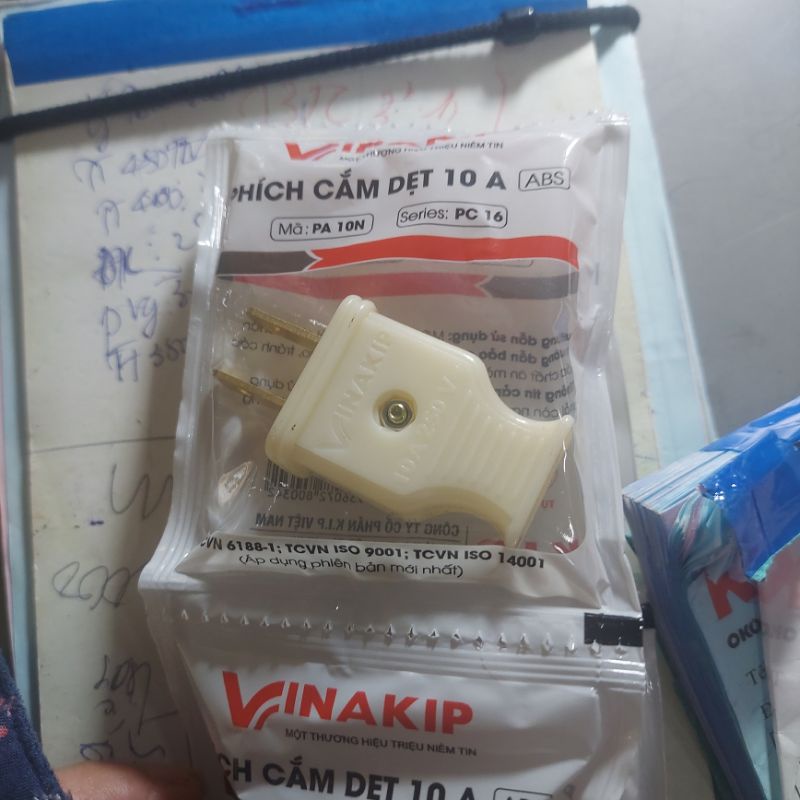 Phích Cắm 2 Chân Dẹt  Vinakip 16 A - 250V