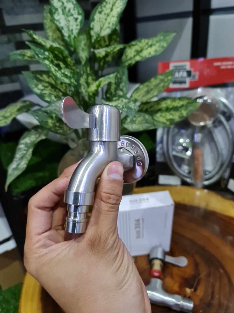 vòi hồ inox 304 mờ ( ti đồng thau )