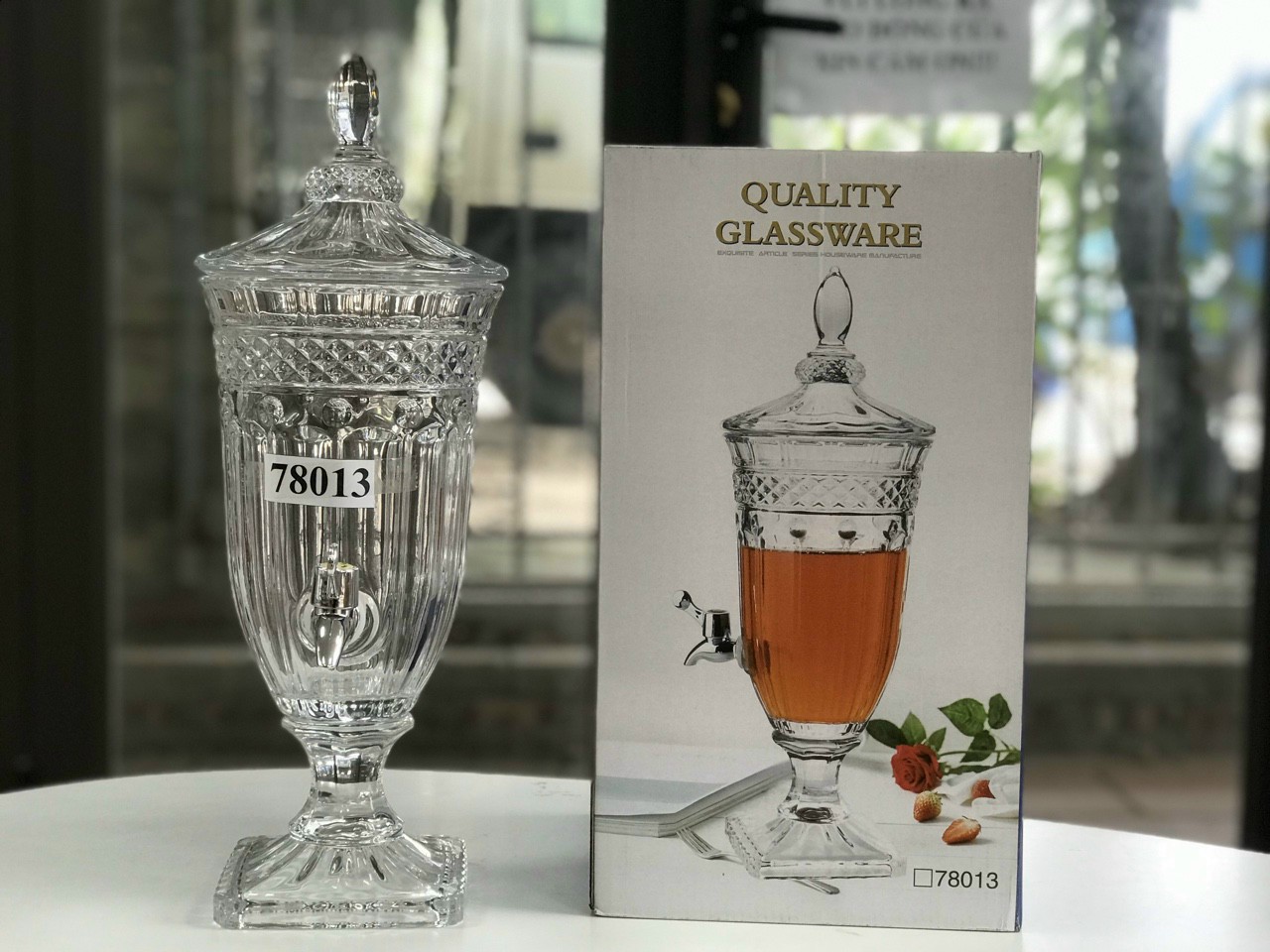 High Quality Glass Bottle with 2 Liter Tap