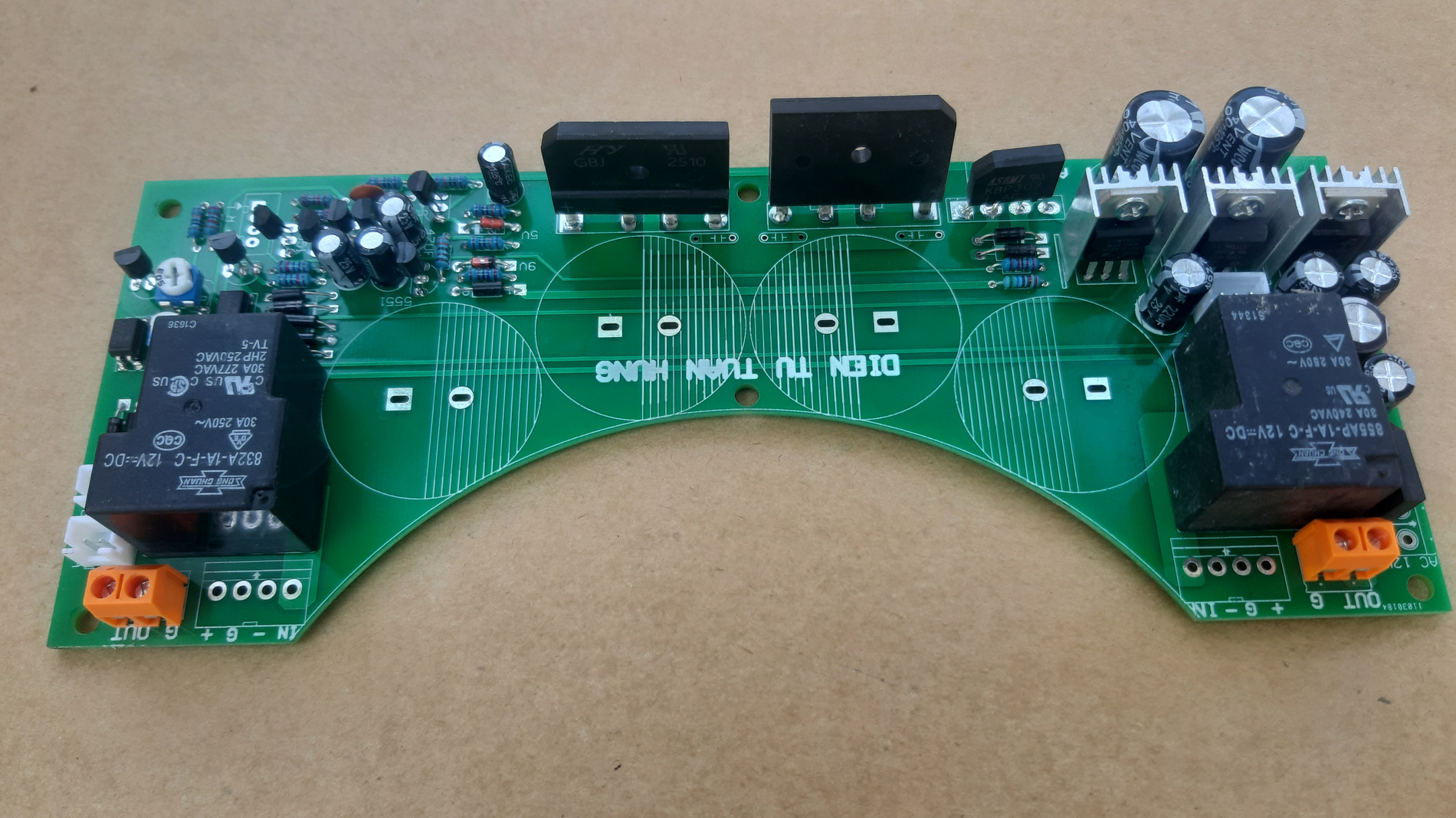 Source Circuit with 4 Capacitors