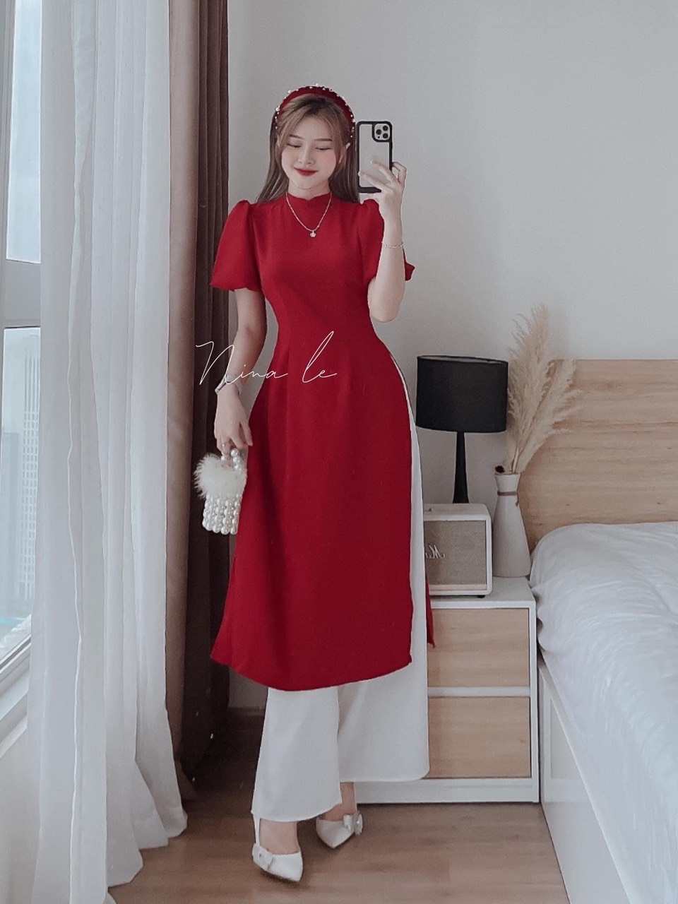 Áo dài đũi quần lụa nữ tone đỏ rực rỡ đi chơi xuân, Áo dài cách tân quần trắng suông màu đỏ phù hợp chơi tết, Áo dài thiết kế nữ cách tân tay bồng điệu đà MTB