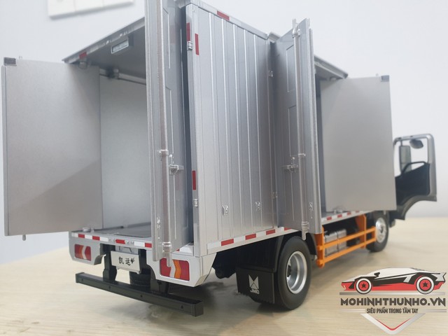 Xe tải mô hình JMC, tỉ lệ 1:18, màu bạc
