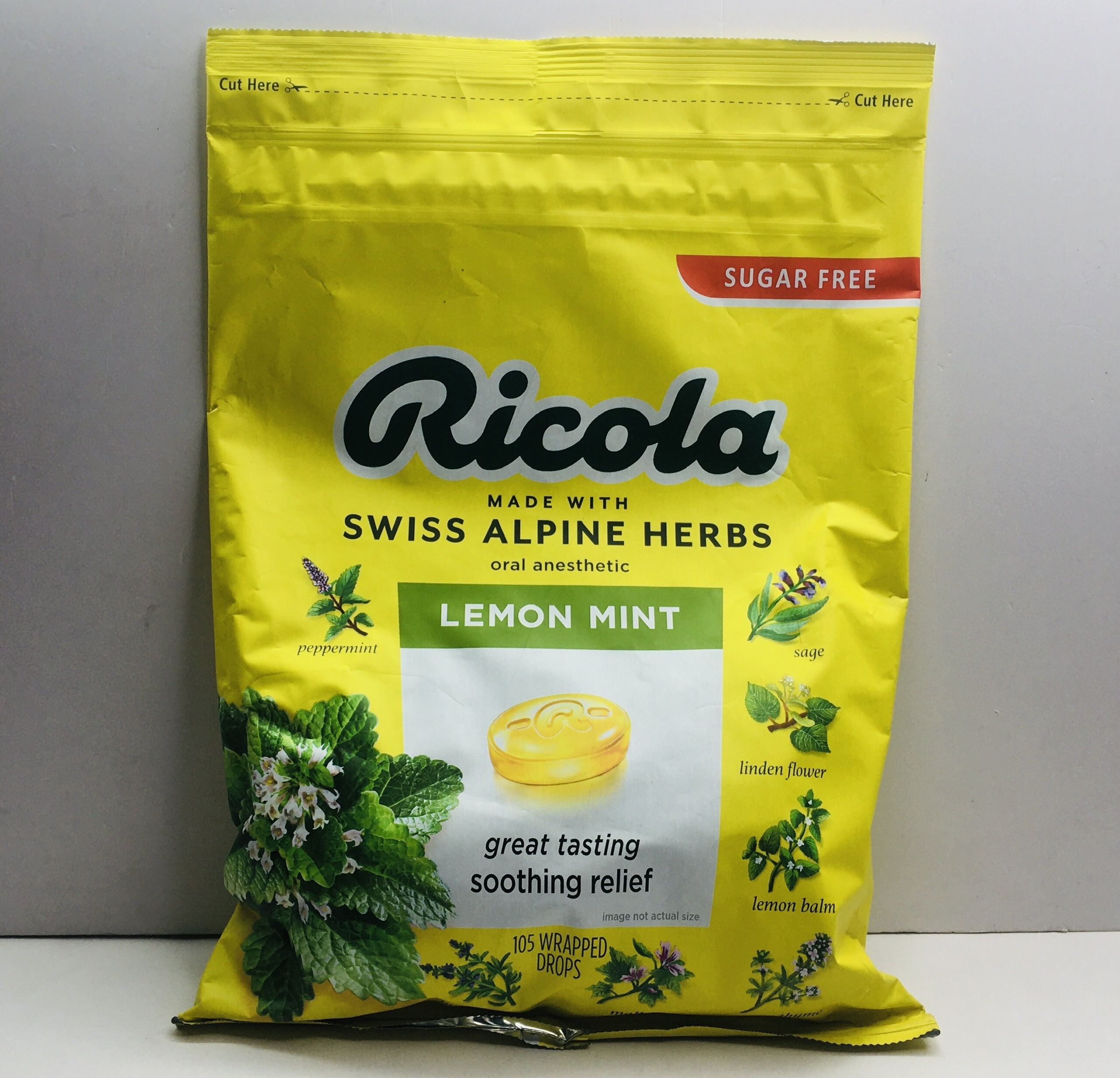 Kẹo ngậm giảm ho Chanh bạc hà Không đường Ricola Swiss Alpine Herbs Lemon Mint Sugar Free105 viên của Mỹ