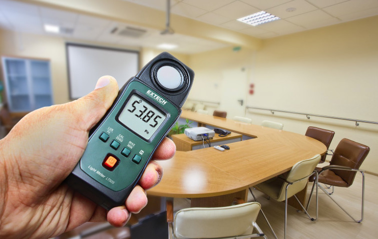 Máy đo cường độ ánh sáng Extech LT505