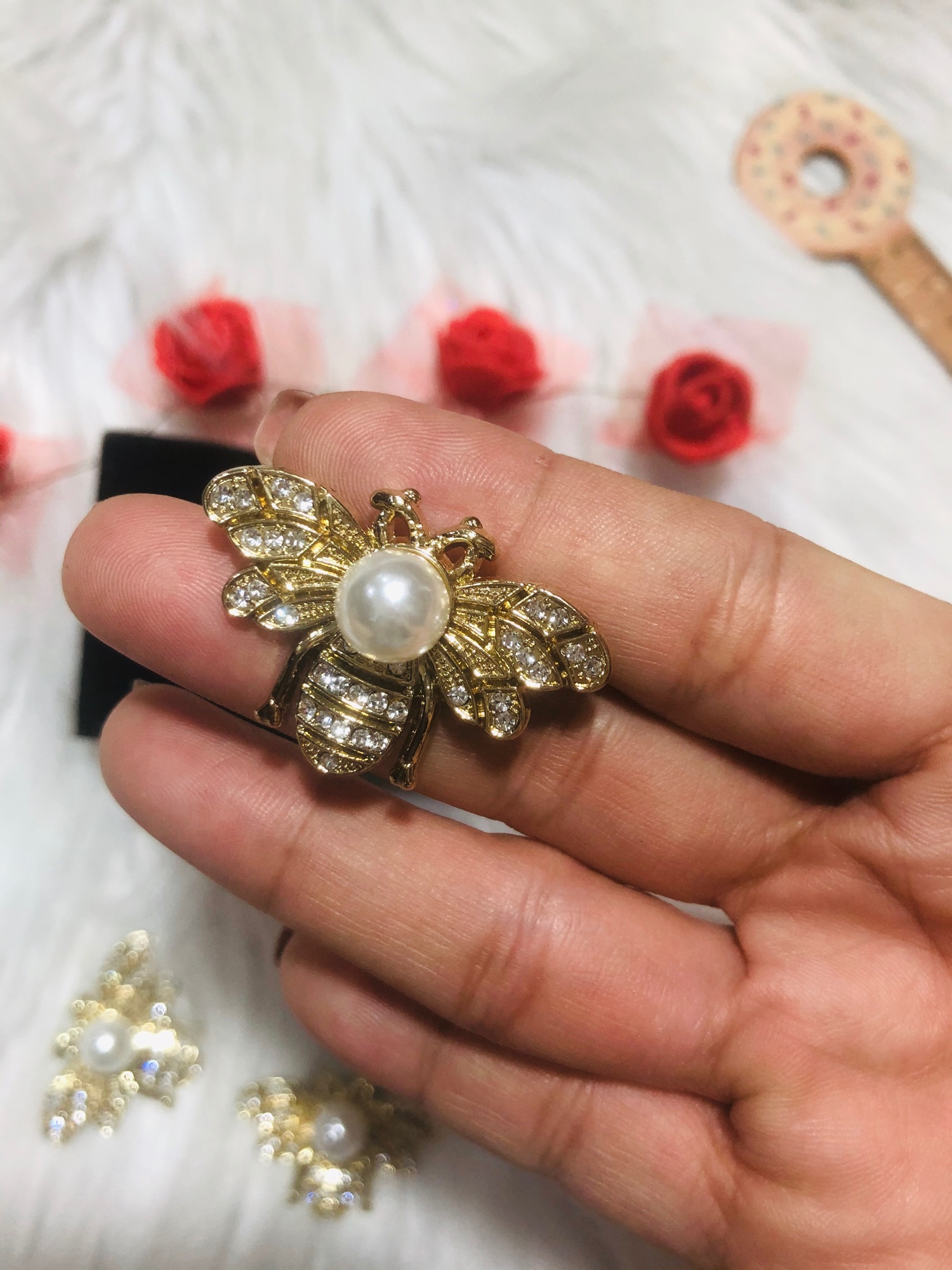 Ốp lưng Cài áo con ong