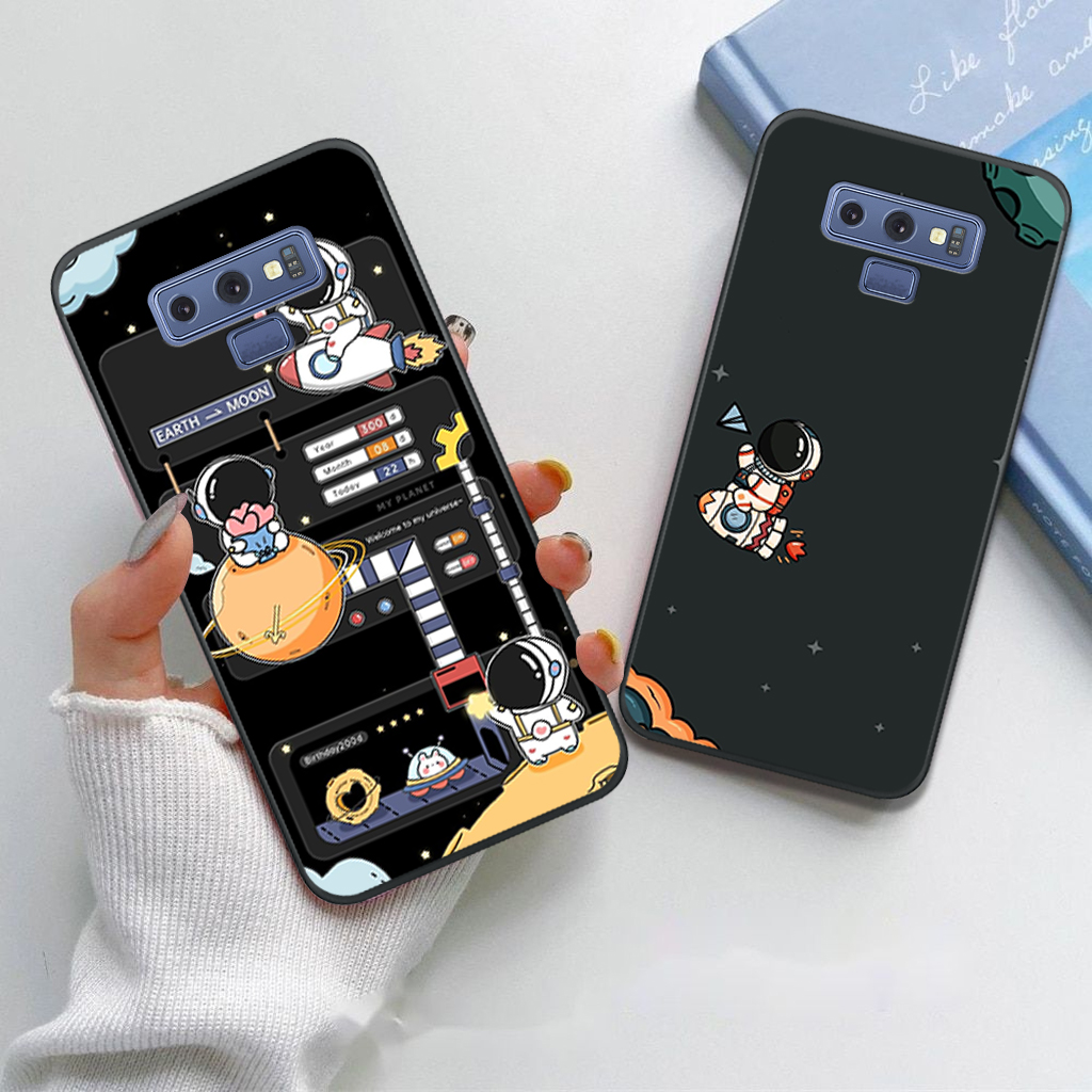 Ốp lưng Samsung Note 8/ Note 9 hình vũ trụ, phi hành gia astronaut