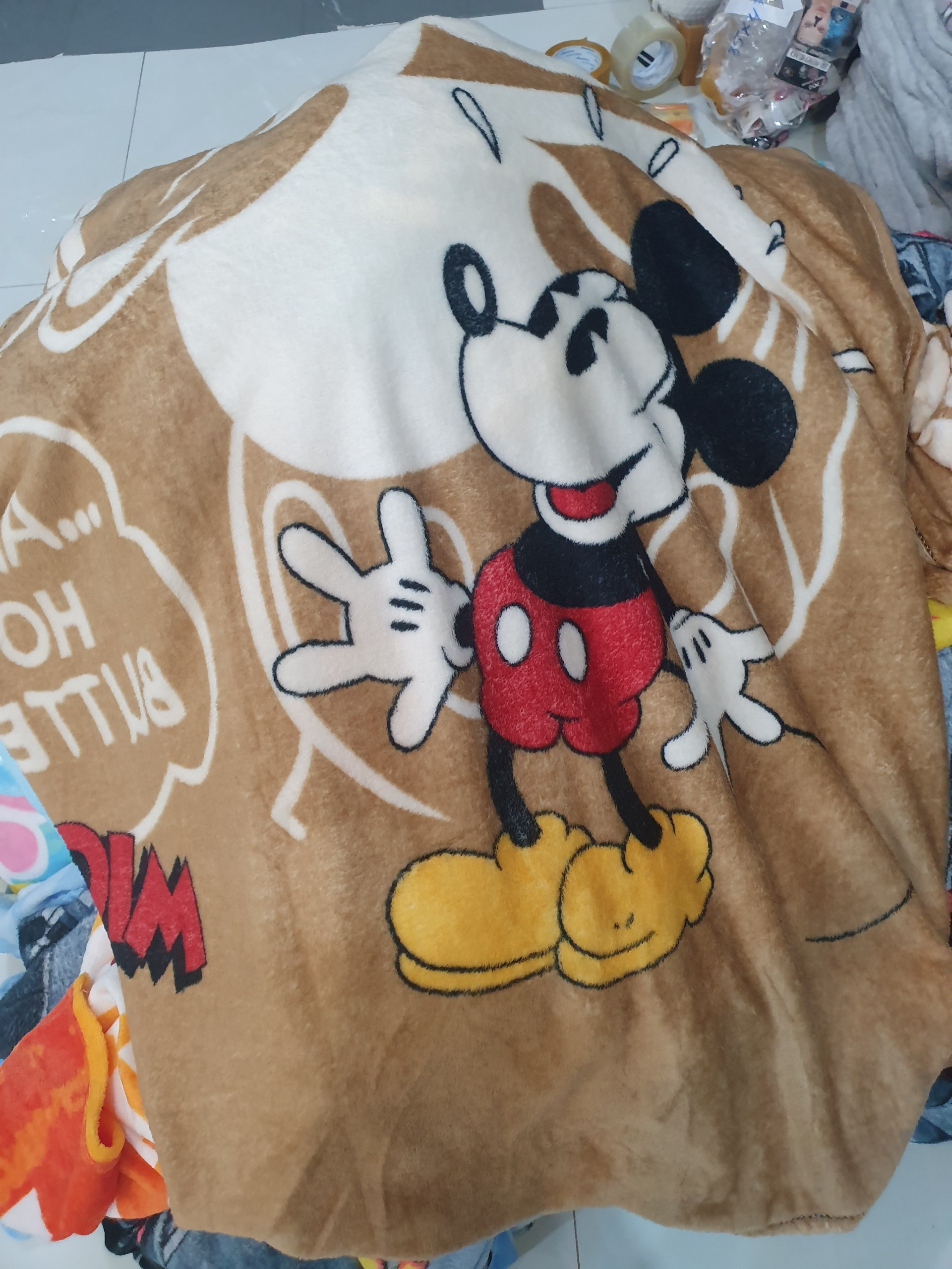 CÓ VIDEO. Mền Lông Disney Mickey nâu 2m x 1m5