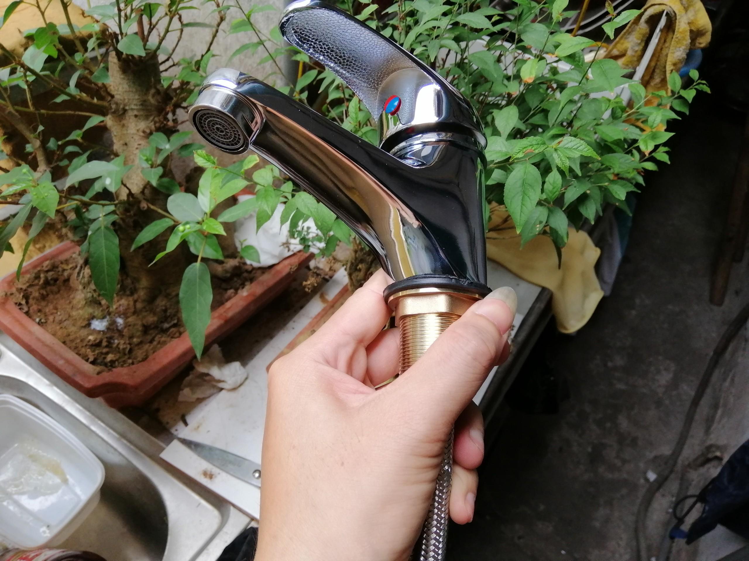 vòi lavabo nóng lạnh inax