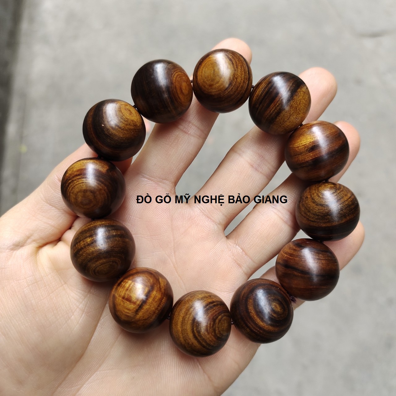 Vòng tay gỗ bách xanh chìm gỗ già thơm 20ly