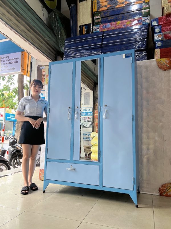 Tủ sắt đựng quần áo 3 cửa kích thước ngang 1m2 x cao 1m8 x sâu 45cm sơn tĩnh điện cửa bật