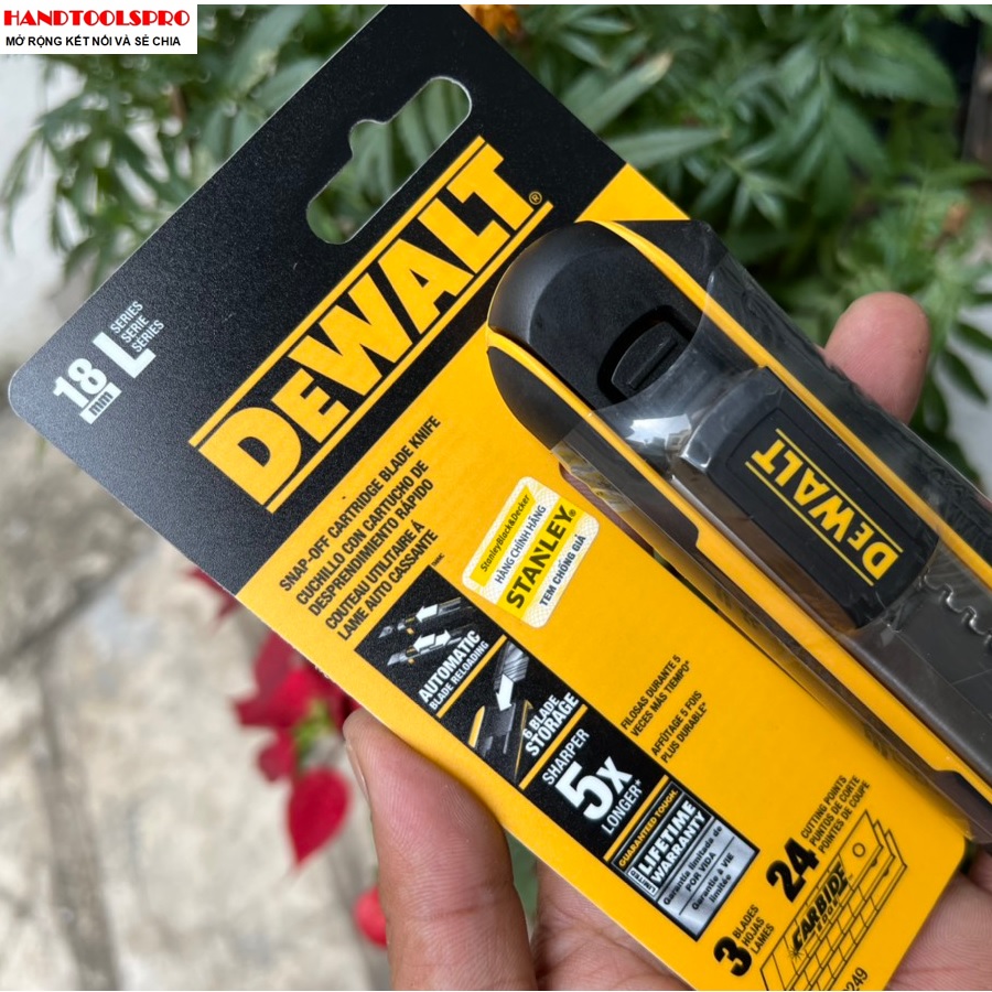 Dao rọc giấy 18m Dewalt DWHT10249-30 ( gồm 3 lưỡi dự phòng)